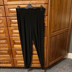Frank Lyman Design Black Ankle Pants